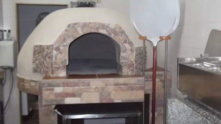 Pizzeria Dal Mago a " Massafra  - Ta  -  Forno Santorocco mod. 140 a volta bassa.